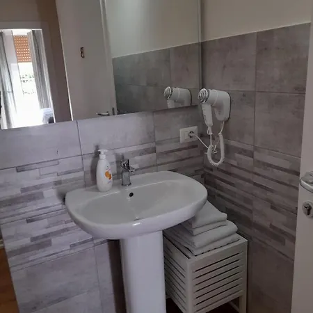 Penzion The Door In The And Parking Space Garlate