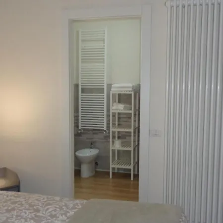 The Door In The And Parking Space 3* Garlate