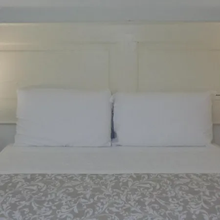 The Door In The And Parking Space Garlate