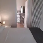 The Door In The And Parking Space ゲストハウス 3*