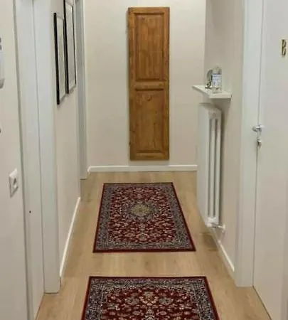 The Door In The And Parking Space Affittacamere