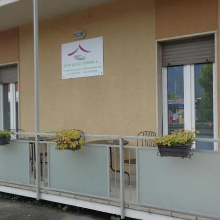 The Door In The And Parking Space Affittacamere