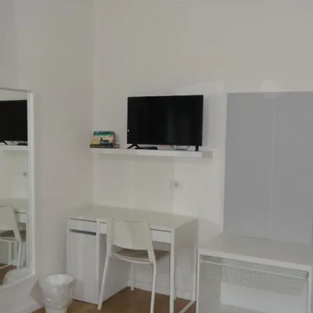 Πανσιόν The Door In The And Parking Space 3*