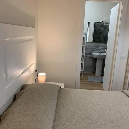 The Door In The And Parking Space Guest house Garlate