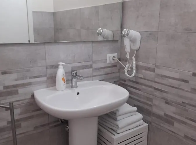 The Door In The And Parking Space Guest house Garlate