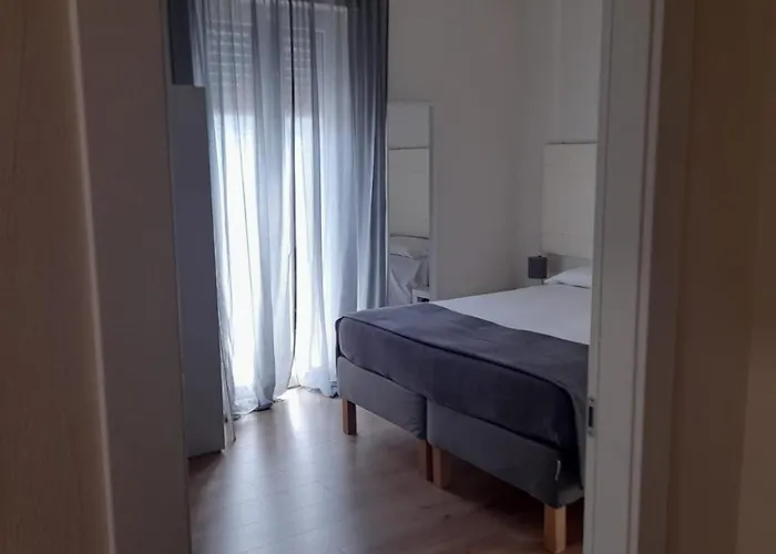 The Door In The And Parking Space 3* Garlate