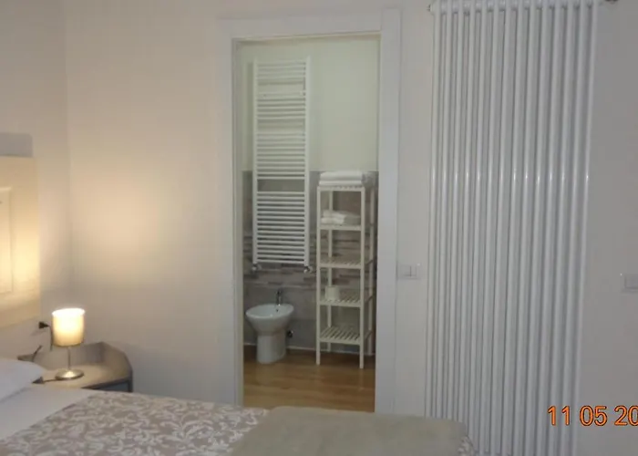 The Door In The And Parking Space 3* Garlate