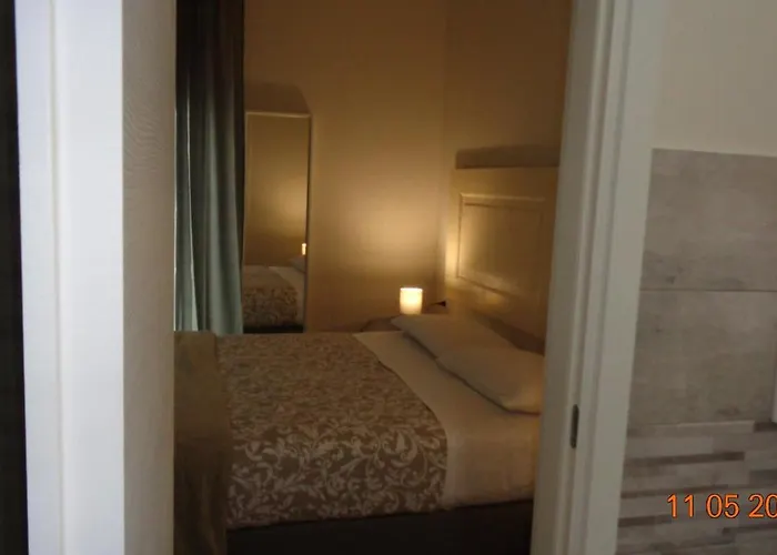 The Door In The And Parking Space 3* Garlate