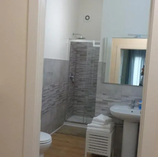 The Door In The And Parking Space 3* Garlate