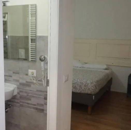 Guest house The Door In The And Parking Space Garlate