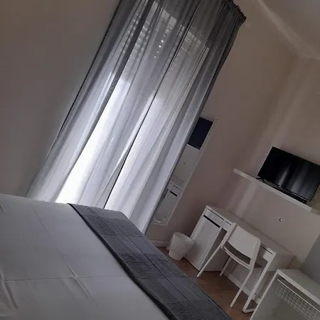 The Door In The And Parking Space 招待所