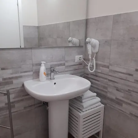 The Door In The And Parking Space 招待所 Garlate