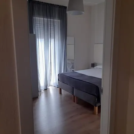 The Door In The And Parking Space 3* Garlate