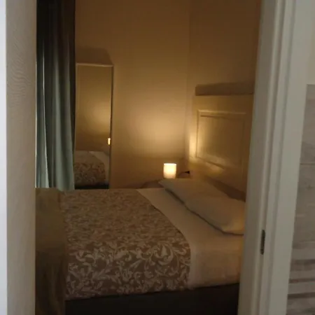 The Door In The And Parking Space 3* Garlate